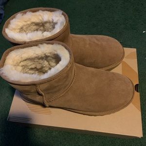 Women’s UGG Size 8